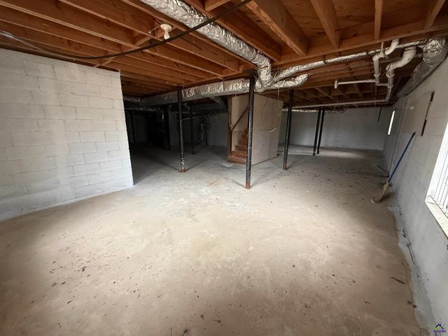 2580 NW Lake Capri Road, Conyers, GA 30012