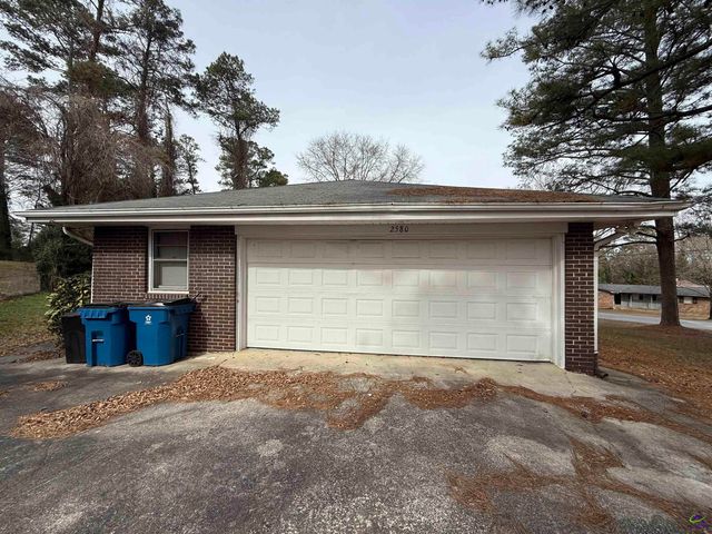 2580 NW Lake Capri Road, Conyers, GA 30012