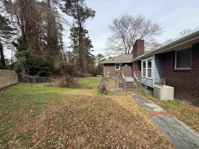 2580 NW Lake Capri Road, Conyers, GA 30012