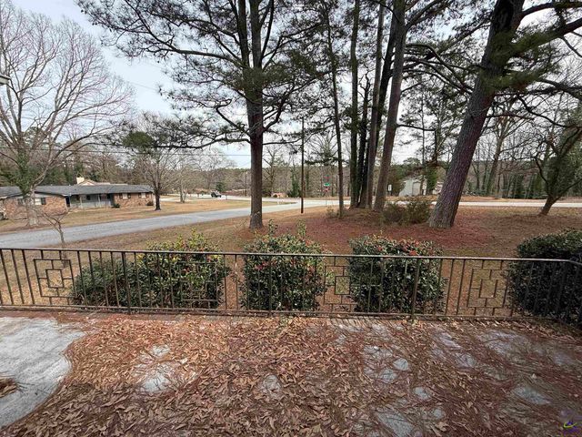 2580 NW Lake Capri Road, Conyers, GA 30012