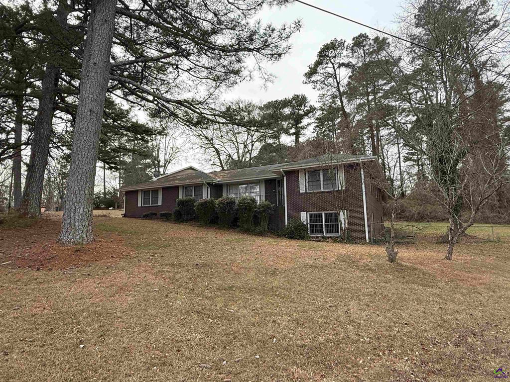2580 NW Lake Capri Road, Conyers, GA 30012