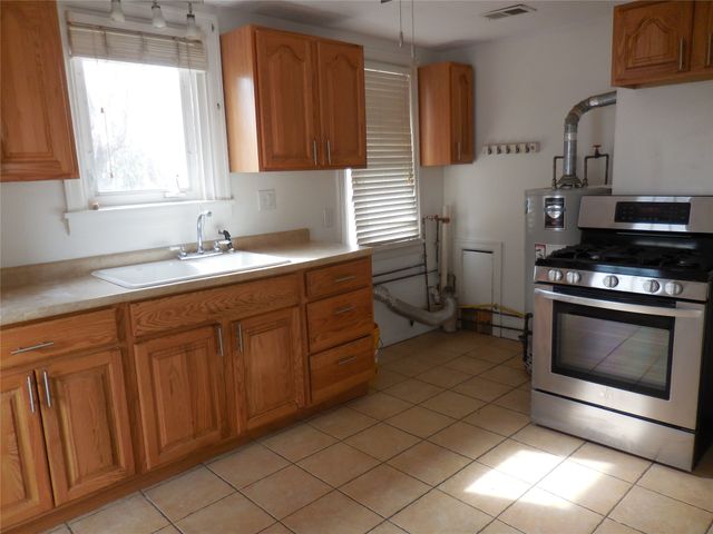 3216 ELMWOOD Avenue, Erie, PA 16508