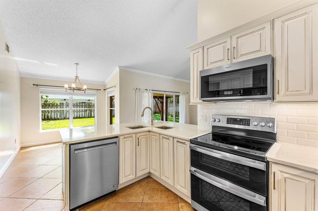 13053 Meadowbreeze Drive, Wellington, FL 33414
