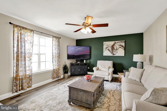 29 SOLVAY DR, Reading, PA 19605