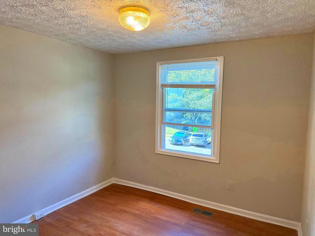 3615 WHARF LN, Triangle, VA 22172