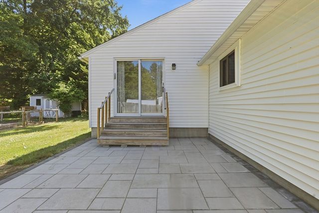 9 Pine Dr, Wilbraham, MA 01095