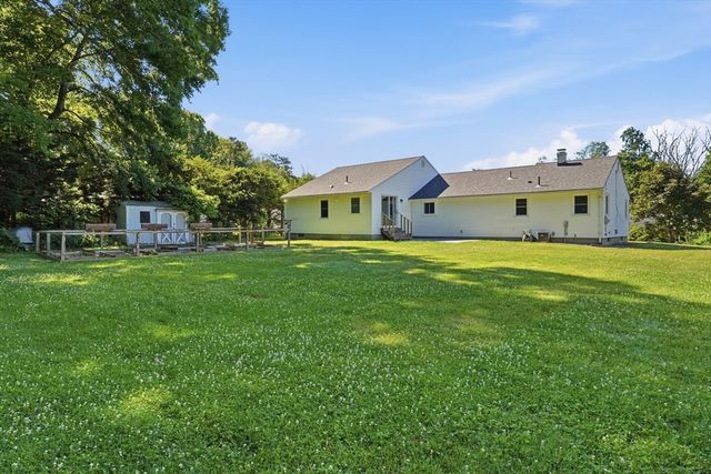 9 Pine Dr, Wilbraham, MA 01095