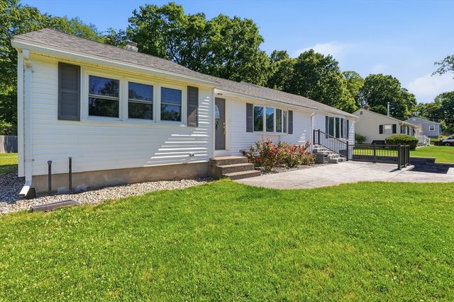 9 Pine Dr, Wilbraham, MA 01095