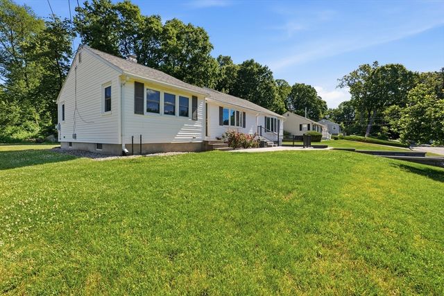 9 Pine Dr, Wilbraham, MA 01095