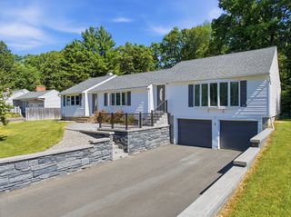 9 Pine Dr, Wilbraham, MA 01095