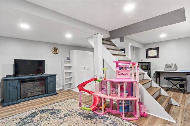 48 Rowe Avenue, Warwick, RI 02889