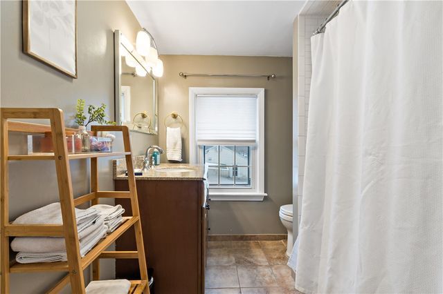 48 Rowe Avenue, Warwick, RI 02889