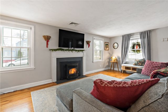 48 Rowe Avenue, Warwick, RI 02889