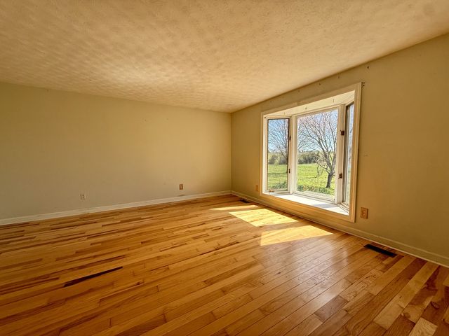 1585 Jones Creek Rd, Dickson, TN 37055