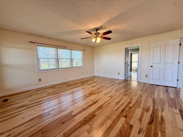 1585 Jones Creek Rd, Dickson, TN 37055