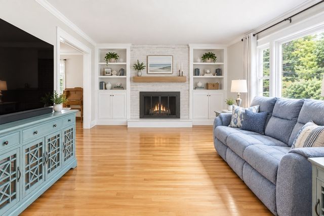3 Granite St, Walpole, MA 02081