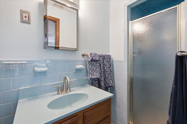 3 Granite St, Walpole, MA 02081