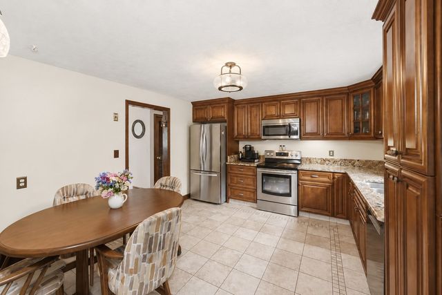 3 Granite St, Walpole, MA 02081