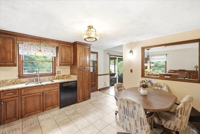 3 Granite St, Walpole, MA 02081