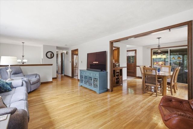 3 Granite St, Walpole, MA 02081