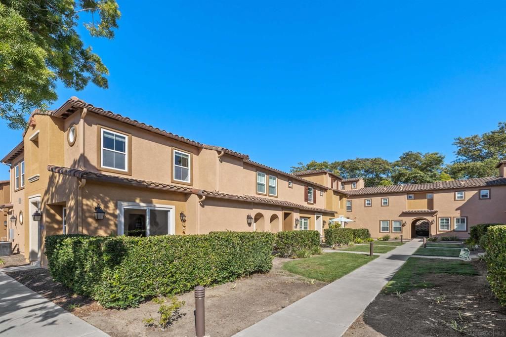 17007 Camino Marcilla 8, San Diego, CA 92127 — photo 2