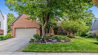 1085 Bloomview Circle, Rochester, MI 48307