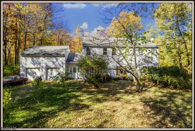 3 Sleepy Hollow Rd, Hampton Twp., NJ 07860