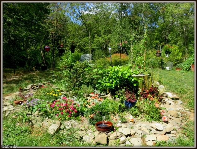 3 Sleepy Hollow Rd, Hampton Twp., NJ 07860