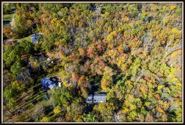 3 Sleepy Hollow Rd, Hampton Twp., NJ 07860