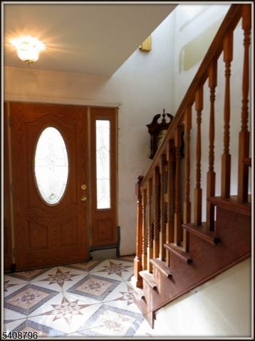 3 Sleepy Hollow Rd, Hampton Twp., NJ 07860