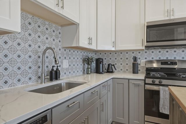 1239 N Rockwell Street, Chicago, IL 60622