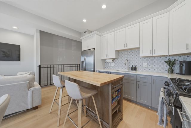 1239 N Rockwell Street, Chicago, IL 60622