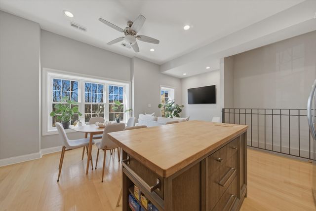 1239 N Rockwell Street, Chicago, IL 60622