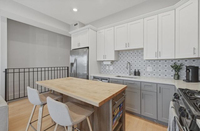 1239 N Rockwell Street, Chicago, IL 60622