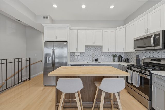 1239 N Rockwell Street, Chicago, IL 60622