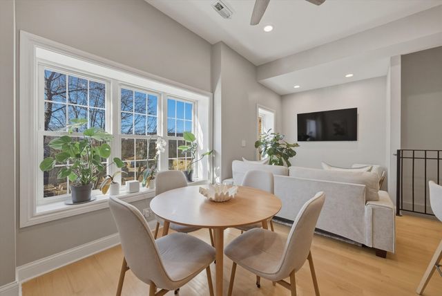 1239 N Rockwell Street, Chicago, IL 60622