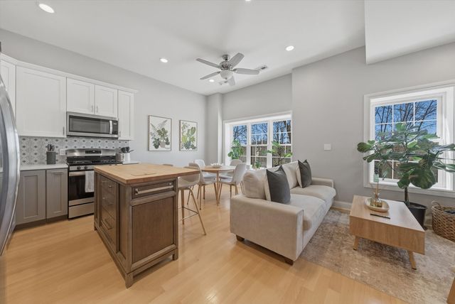 1239 N Rockwell Street, Chicago, IL 60622