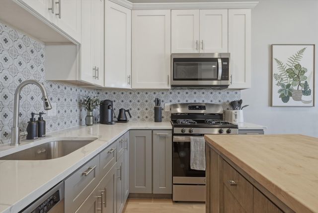 1239 N Rockwell Street, Chicago, IL 60622