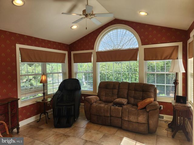 1317 CANTEBURY DR, Mount Joy, PA 17552