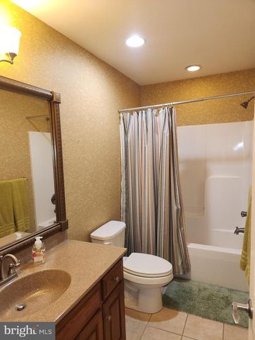 1317 CANTEBURY DR, Mount Joy, PA 17552