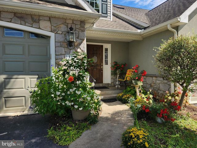1317 CANTEBURY DR, Mount Joy, PA 17552