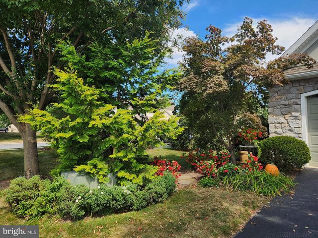 1317 CANTEBURY DR, Mount Joy, PA 17552