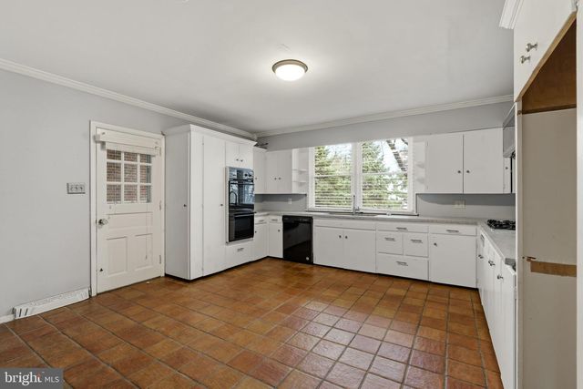 2301 EDGEWOOD RD, Harrisburg, PA 17104