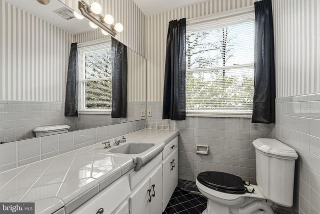 2301 EDGEWOOD RD, Harrisburg, PA 17104