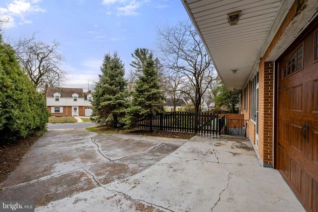 2301 EDGEWOOD RD, Harrisburg, PA 17104