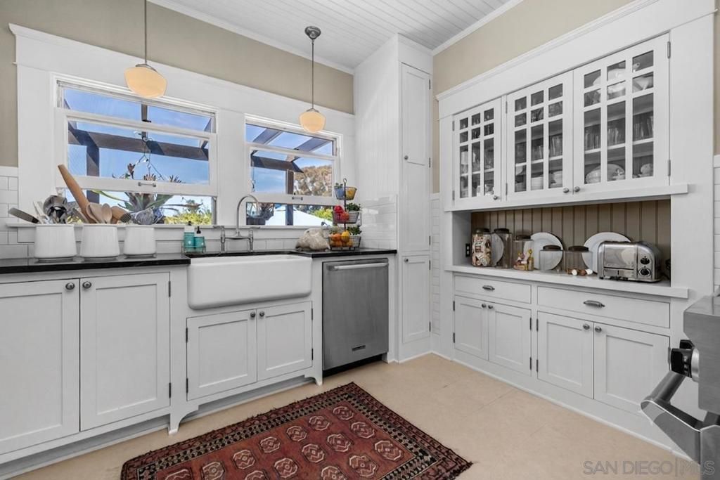Image 12 of property listing at 3914 Ibis St, San Diego, CA 92103