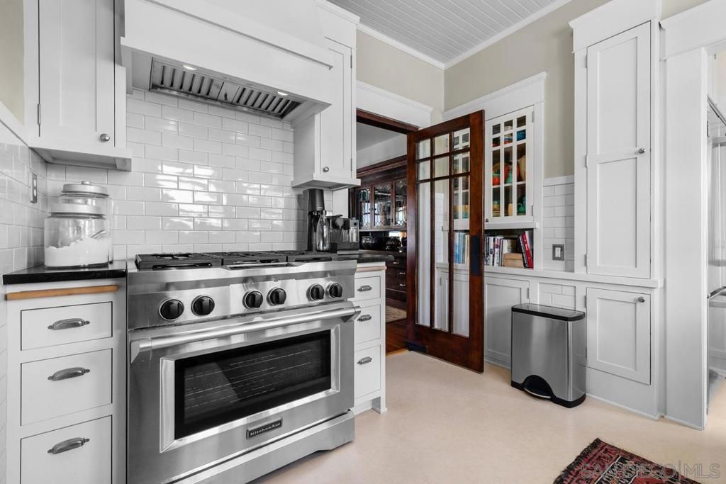Image 13 of property listing at 3914 Ibis St, San Diego, CA 92103