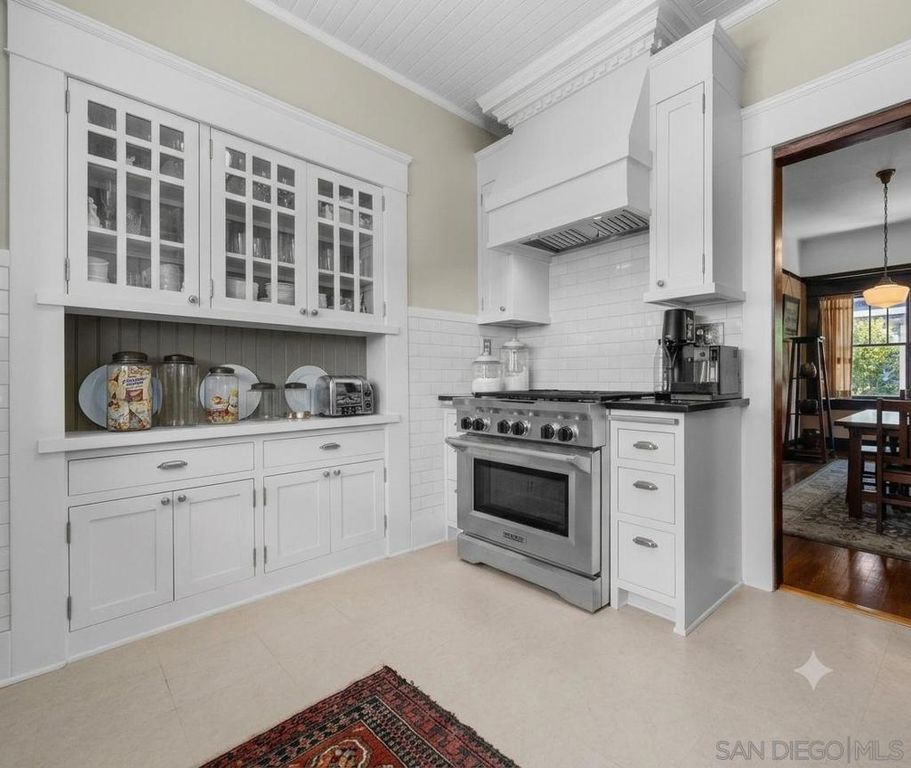 Image 14 of property listing at 3914 Ibis St, San Diego, CA 92103