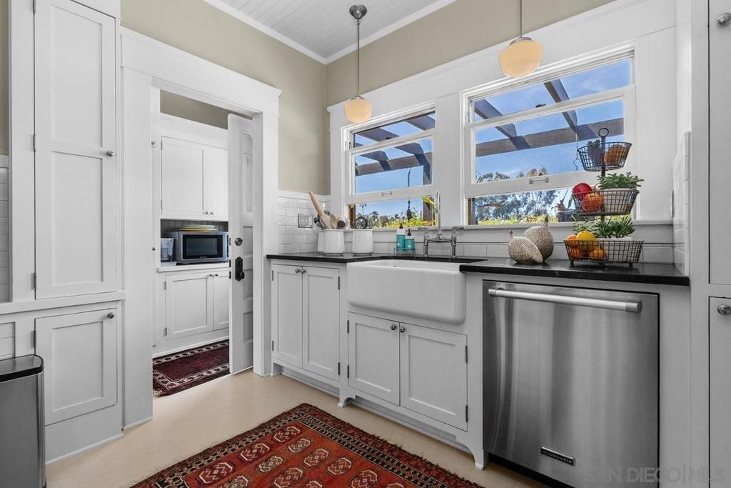 Image 15 of property listing at 3914 Ibis St, San Diego, CA 92103