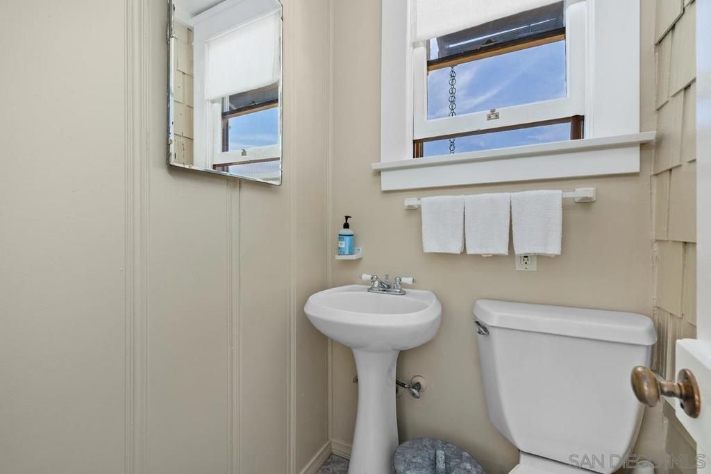 Image 23 of property listing at 3914 Ibis St, San Diego, CA 92103